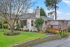 ”Charming Downtown Kirkland Bungalow. Urban Escape - Image 2