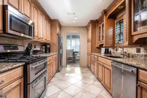 Home+garage 4 BR, 2.5 BATH,2 king, 1 queen, 1 full - Image 2