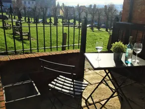 Fab 2 bed Old Chapel in the Heart of Marlborough - Image 4