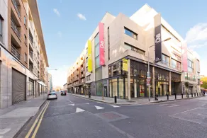 Modern & Central Apartment - Image 2