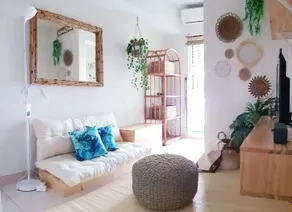 A Famous Vintage 2 Bedrooms Springlake Apartment - Image 2