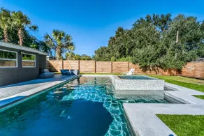 Boutique Bungalow with Private Saltwater Pool - Image 2
