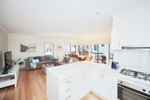 Cowrie Beach Haven- 600 meters to beach! - Image 4
