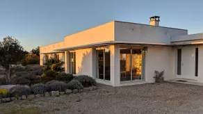 Stylish & tranquil villa with panoramic views - Image 2