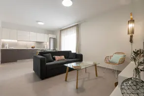 Sea and City Luxurious Apartment - Image 5