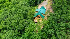 Potomac Cabin: Riverfront, 7 acres, sleeps 14, hot tub, Starlink - Image 2