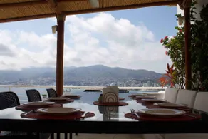 Spectacular home, service included! - Image 3