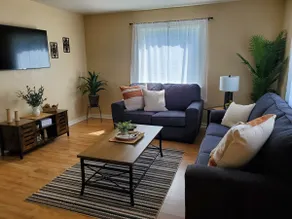 2bdrm House: Quiet Neighborhood - Image 4