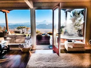 Stunning Mt Rainier View home, hot tub, fire pit. - Image 4