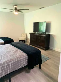 Beauty Spacious Miami Pool Lake House 4Bed/2Bath - Image 3
