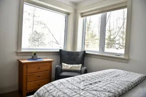 Luxury Beachfront Apartment on Lake Nipissing - Image 4