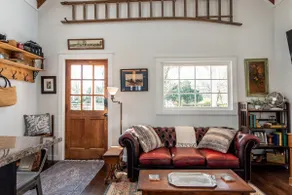 Charming cottage with hot tub walk to downtown - Image 3