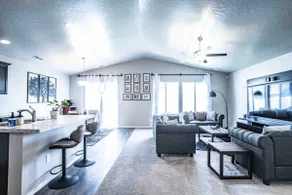 Beautiful Oasis with a splash of Glam - Image 5