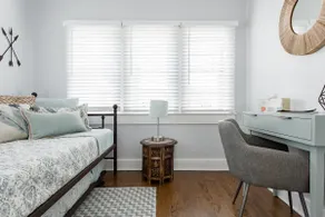 Trendy, Charming Bungalow in Knox-Henderson - Image 2