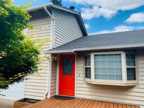 Spacious home with upstairs loft! - Image 2