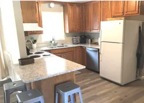 Charming retreat-like 3BR in desirable northshore - Image 2