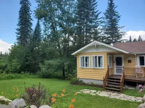 * YOUR Waterfront Chalet, 4 Seasons. CITQ 303469. - Image 2