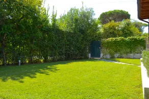 Villa Forte dei Marmi 600m do mar com jacuzzi no jardim - Image 3