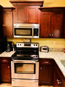Oxford Condo-Minutes from Campus and Square - Image 3