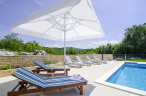 Charming Villa Katja with Private Pool and AC in All Rooms, Near Split - Image 5