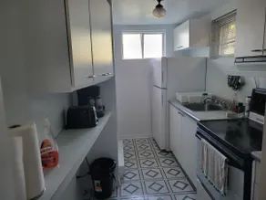 apartment with a private entrance - Image 5