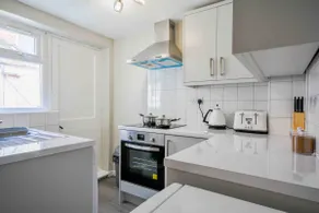 Stay with Alexandra - Free Parking - Free Wifi Superb Location - Image 5