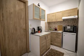 Suite with free parking, kitchen, living room - Image 4