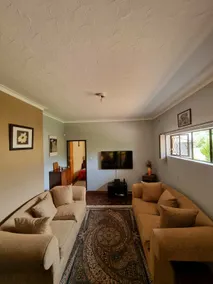 Beautiful 1BR flatlet w/ lounge & kitchen - Image 2