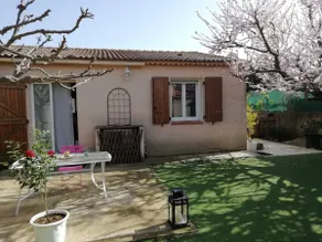 Charming 2-bedroom in villa with private garden - Image 2