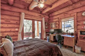 Smukke Log Home på 6 hektar med 30 fods lofter og Creek - Image 4