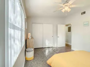 Beachside Bungalow just steps from the fun & beach - Image 4