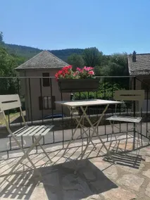 2-bedroom apartment in a village house - Image 2