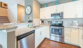 Cozy 4 bedroom townhouse in a gated community - Image 5