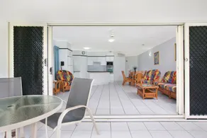 Absolute beachfront apartment - Image 2