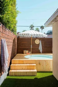 Designer Luxury Rental With Pool - Image 4