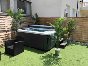 Spa house with private Jacuzzi and whirlpool bath overlooking the countryside - Image 4