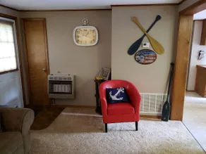 Lake view!Close to town. 2 bedroom.Newly remodeled - Image 5