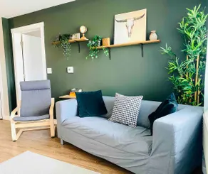 U/G parking, fast WIFI, SMART TV, in suite laundry - Image 2