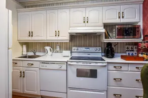 The Garden Suite (Suite 102) - Image 4