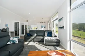 Peaceful Ridge Retreat - New Executive Residence - Image 5