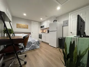 New Guest Suite, Kitchen+Parking - Image 3