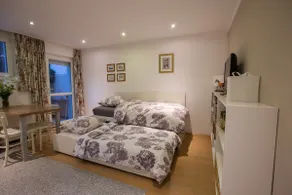Self-contained apartment for up to 4 people - Image 2