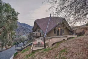 Charming Home Inside Sequoia Park - Image 5