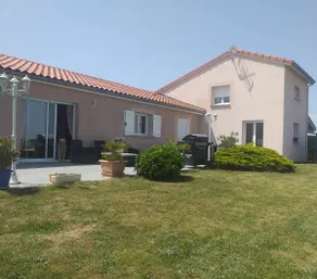 accommodation in the countryside in Auvergne - Image 4