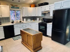 Cheery Beach Bungalow - Image 3