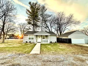 Hot tub getaway |Quiet 2bdrm Home | N. Broadripple - Image 4