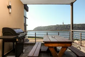 Modern 2Bed Waterfront Retreat: No Load shedding - Image 2
