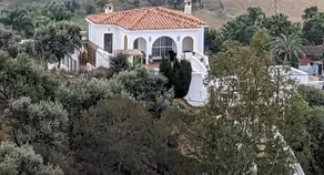 Romantic Getaway, Panoramic Views, Pool & Hot Tub. - Image 3