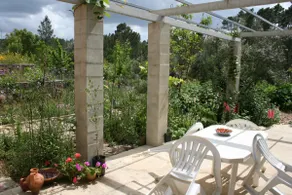 Guesthouse with own terrace in private garden - Image 3