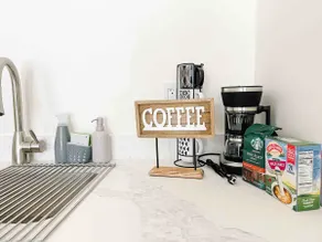 One-bedroom bright guesthouse w/ workspace - Image 5